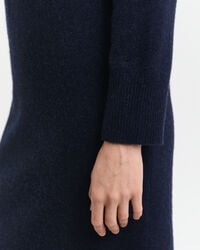 Klänning med polokrage och detaljer i fiskbensmönster