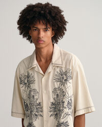 Oversized broderad skjorta med kort ärm