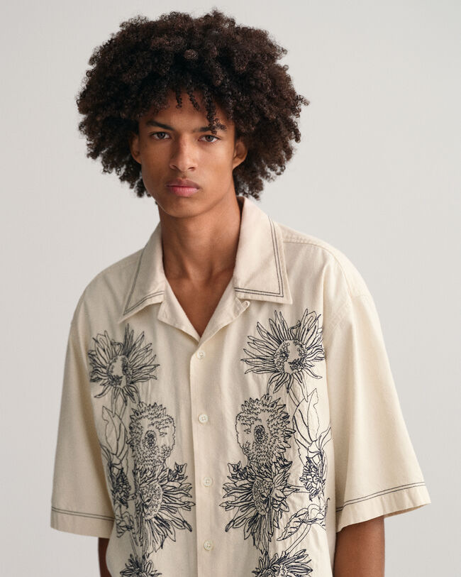 Oversized broderad skjorta med kort ärm