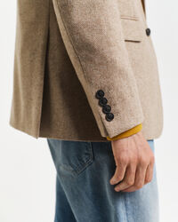 Kostymkavaj med fiskbensmönster