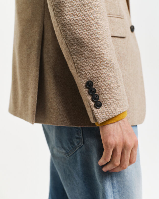 Kostymkavaj med fiskbensmönster