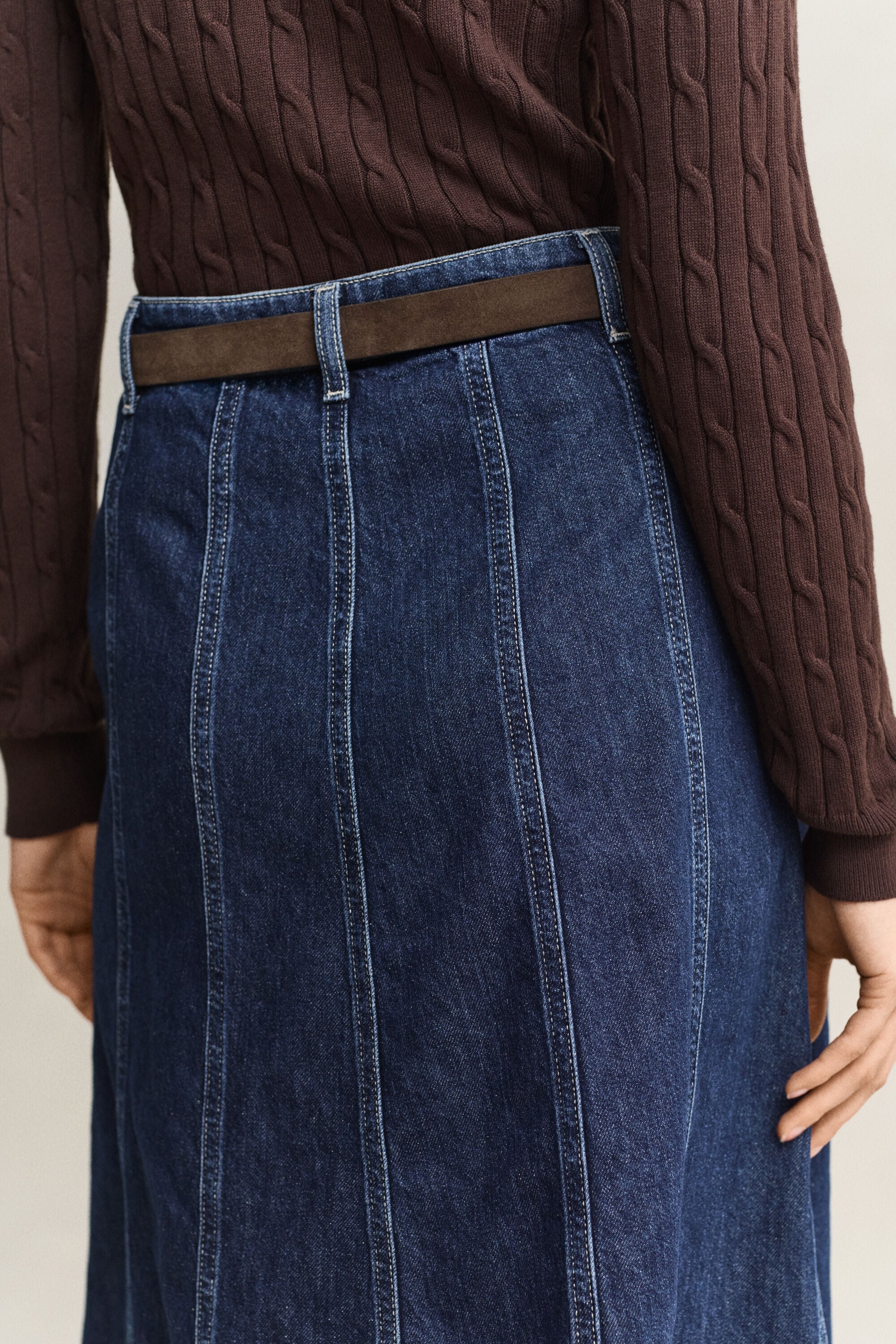 Utställd denimkjol