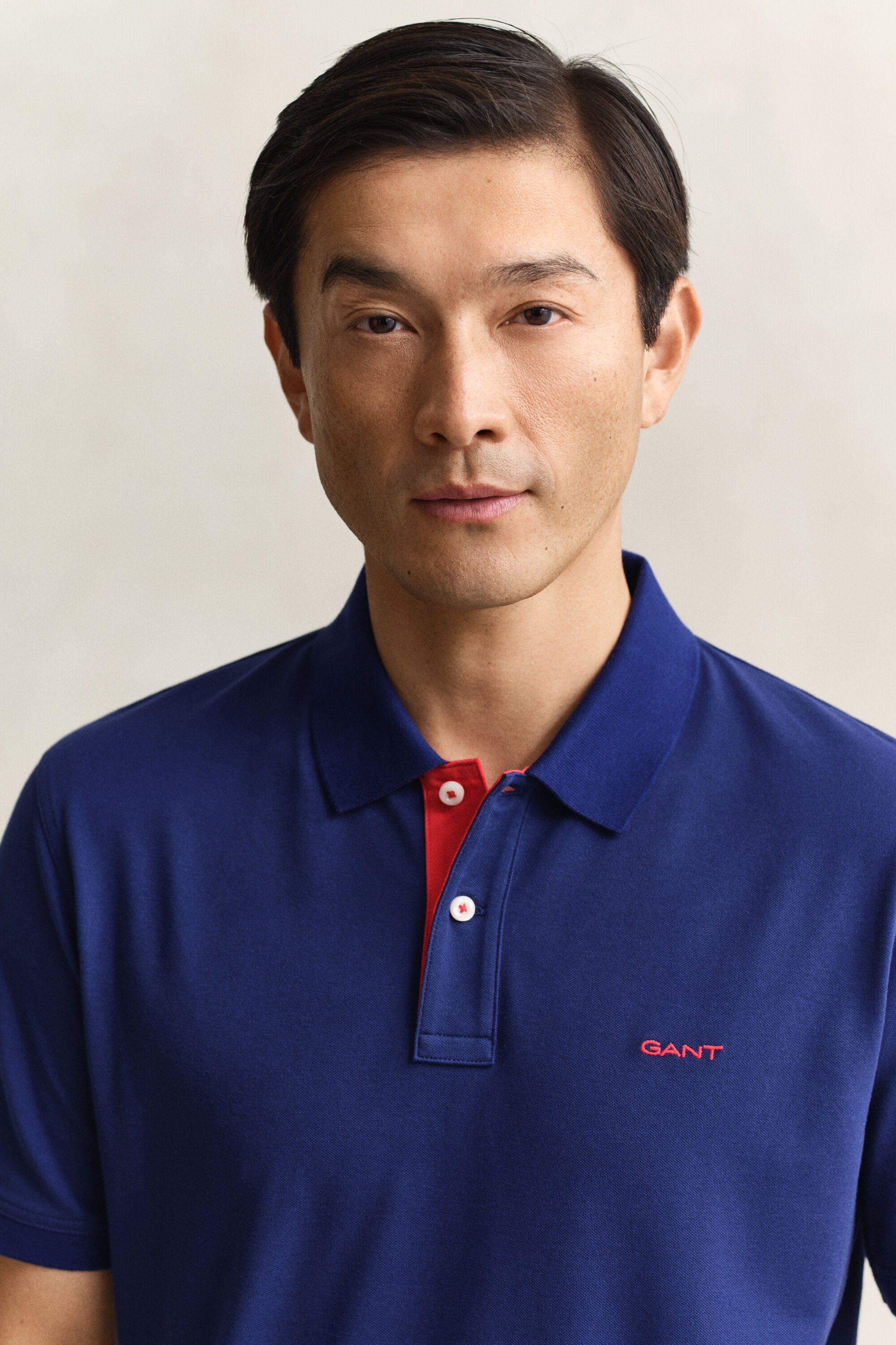 Kontrastfärgad pikétröja