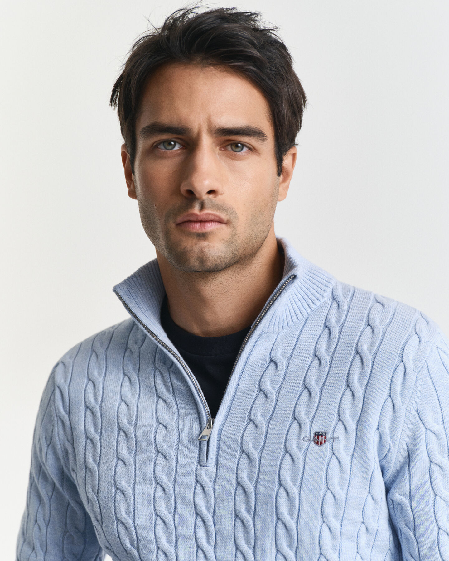 Kabelstickad bomullströja med dragkedja vid halsöppningen