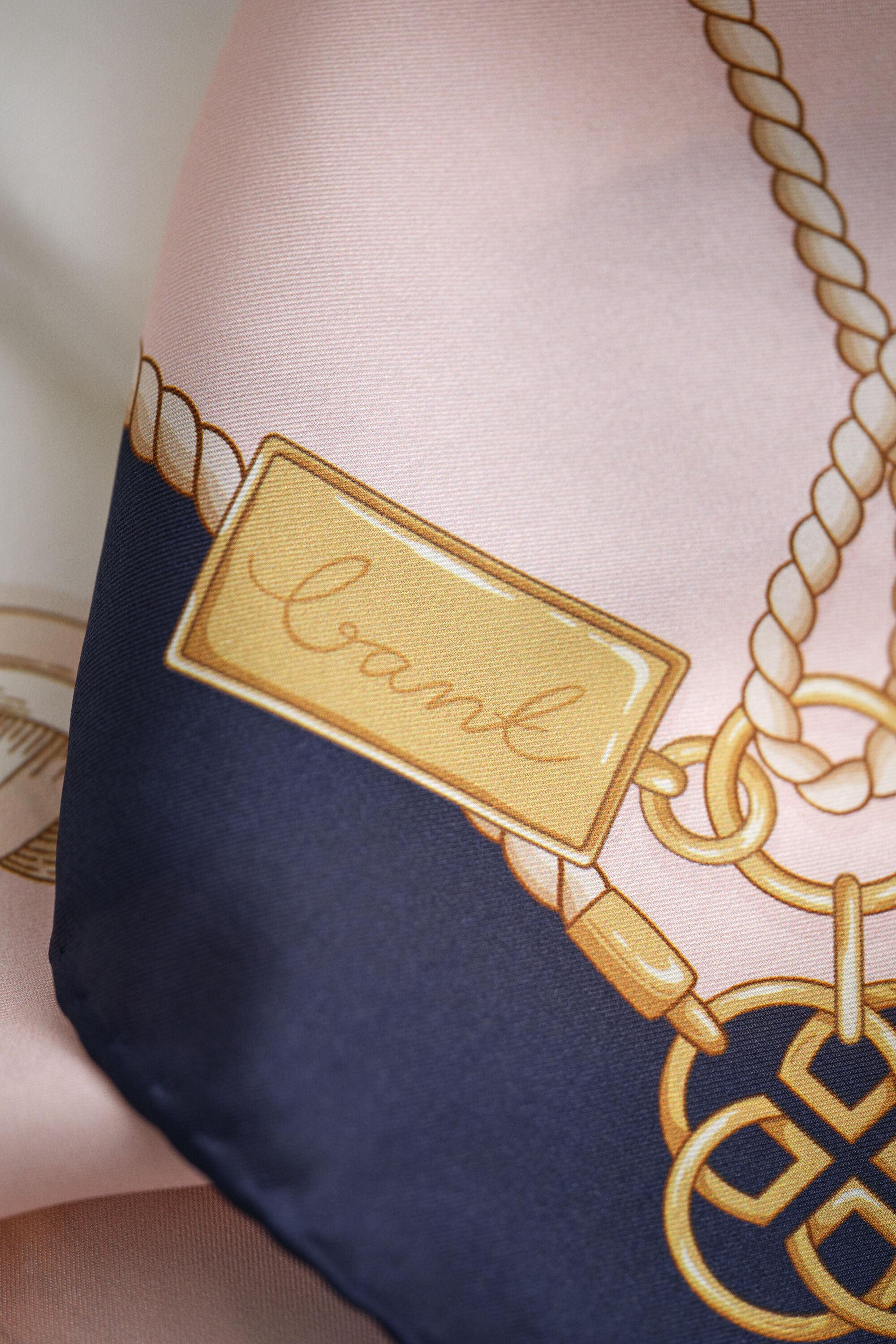 Kedjemönstrad sidensjal