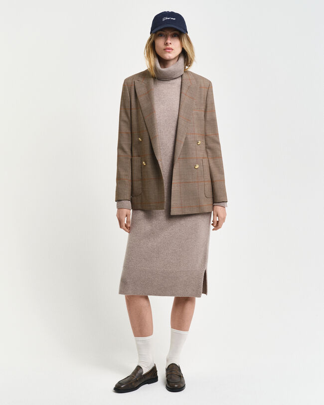 Kl&auml;nning med polokrage och detaljer i fiskbensm&ouml;nster