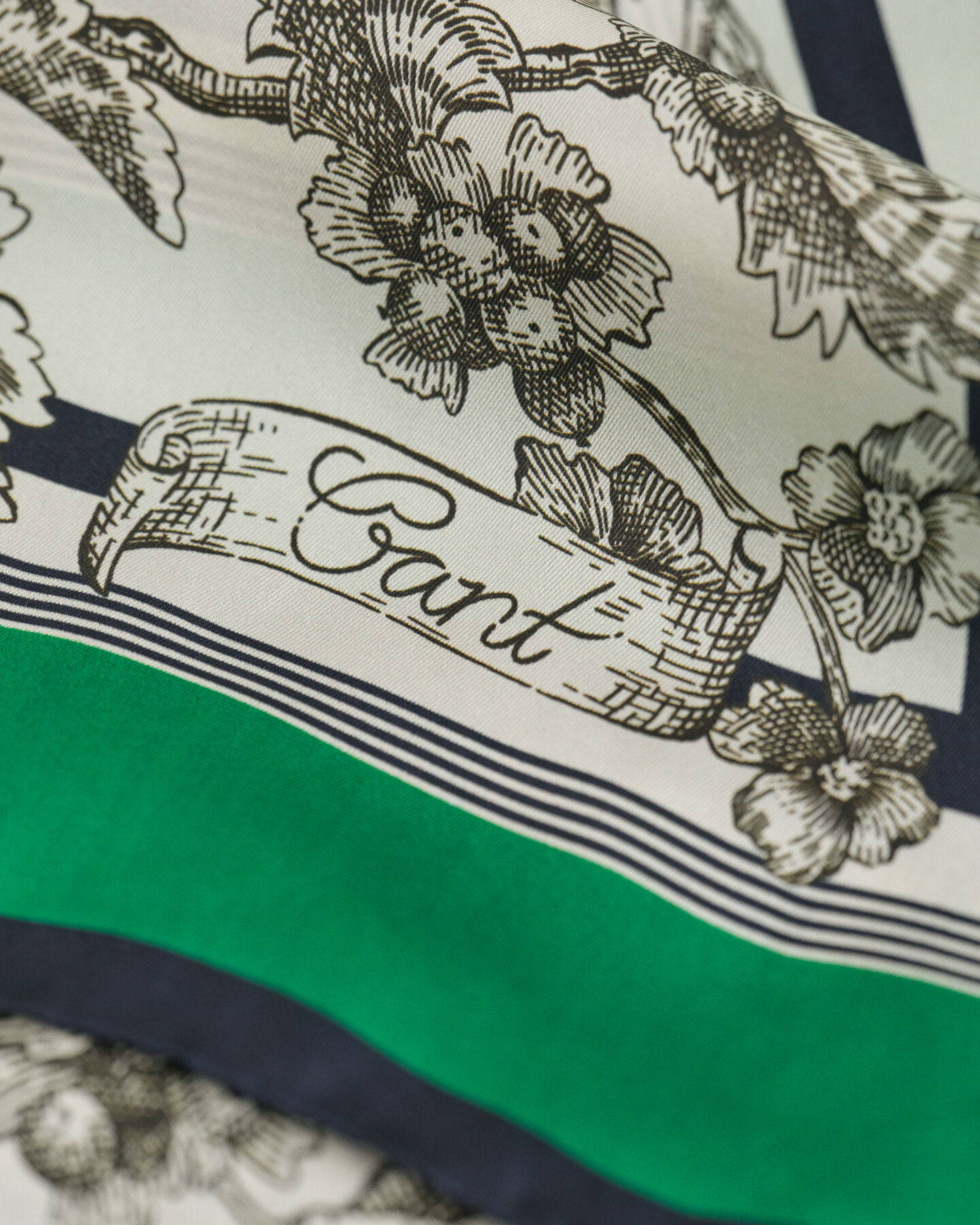 Silkessjal med trädmönster