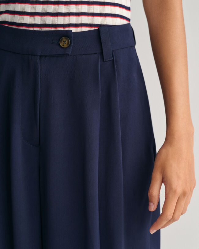 Loose fit chinos med låg midja och vida ben