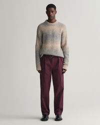 Chinos med veck och bälte