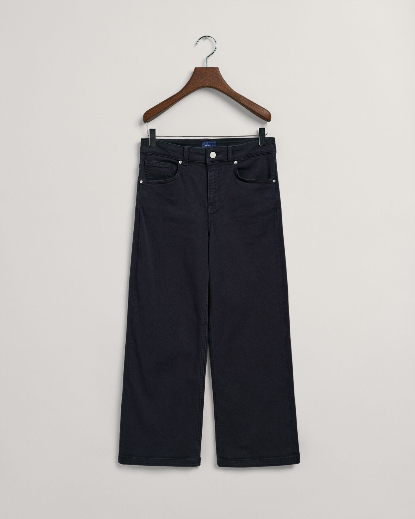 Färgade cropped vida jeans