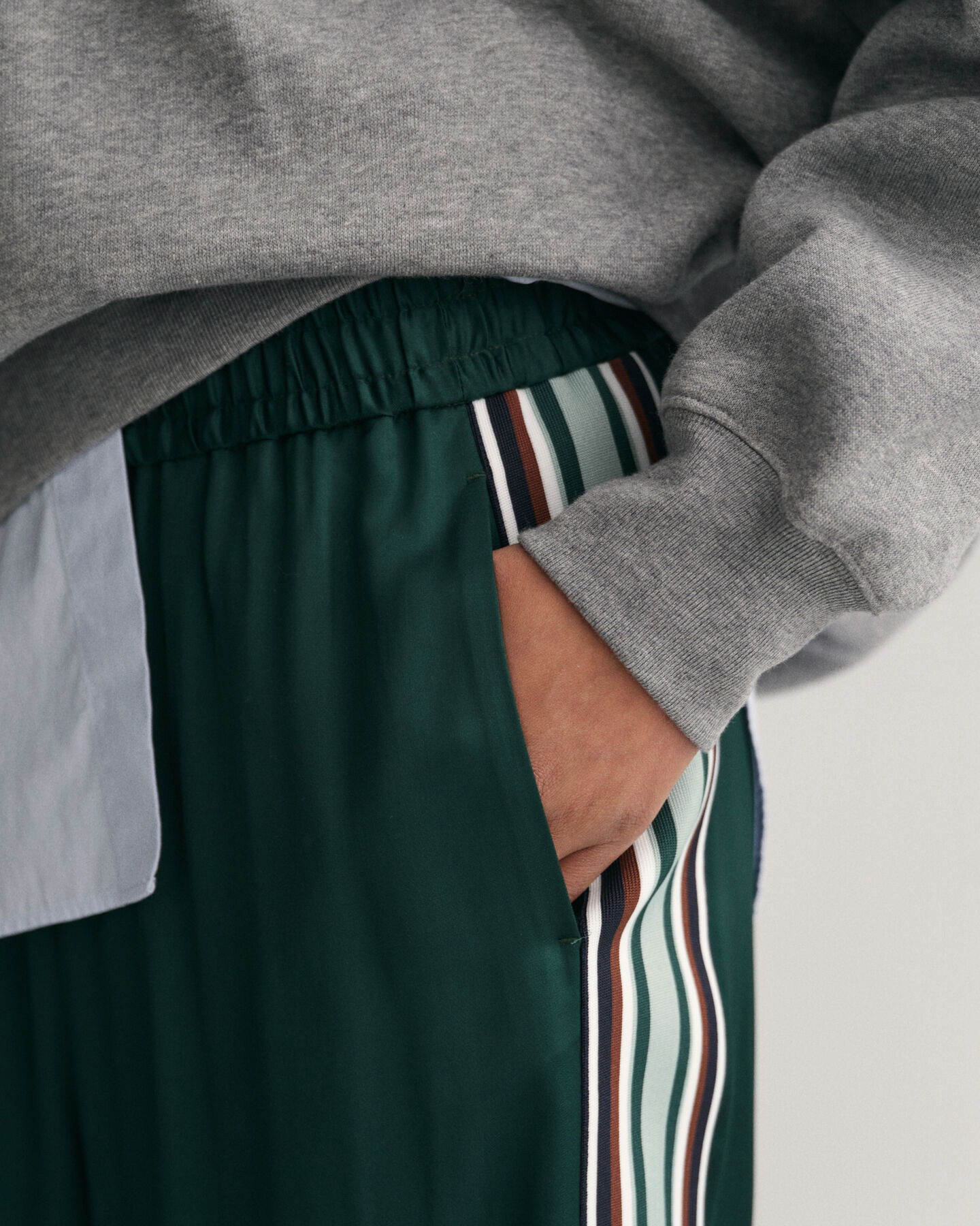 Relaxed fit randiga dra-på-byxor