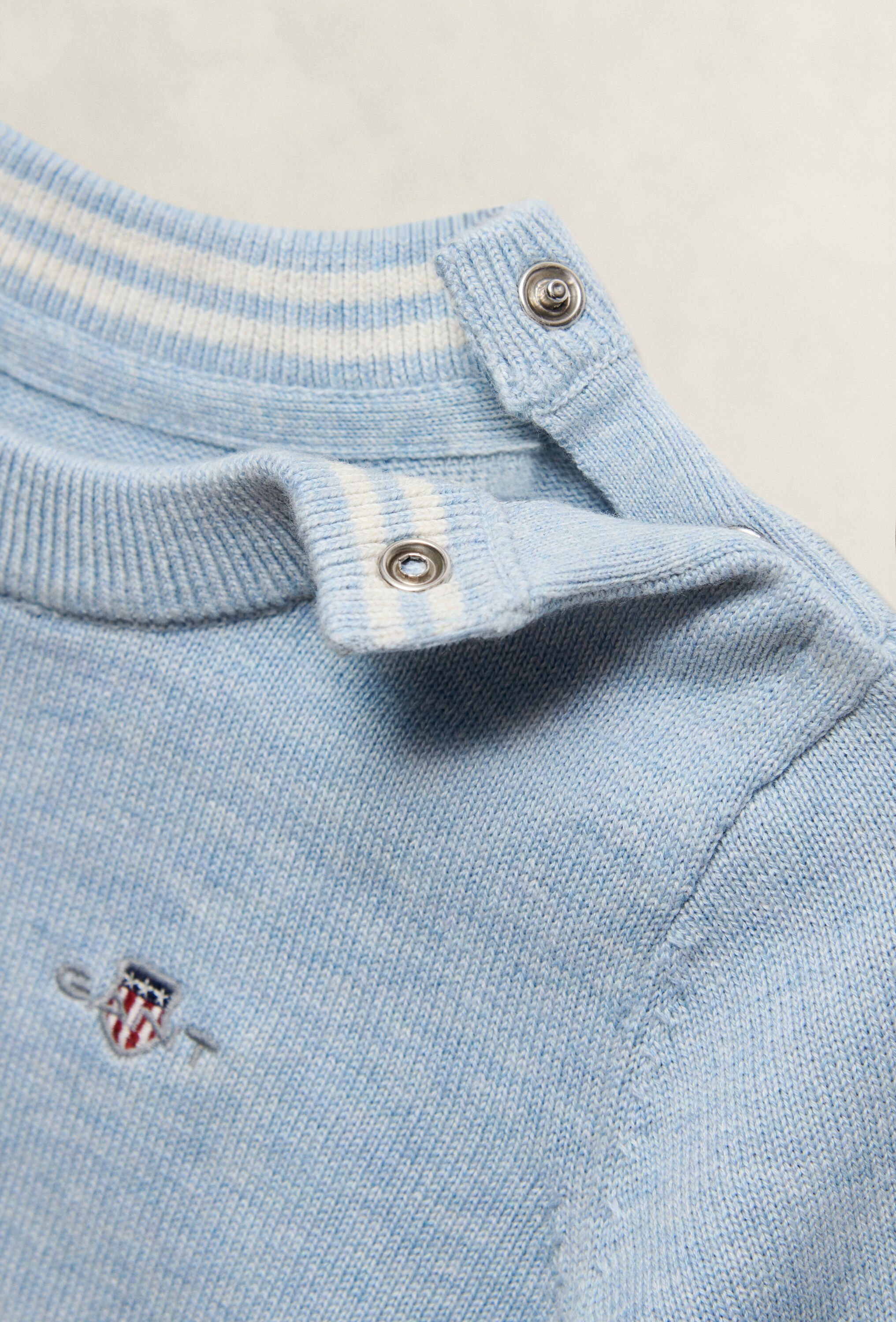 Boys tröja med sköldemblem