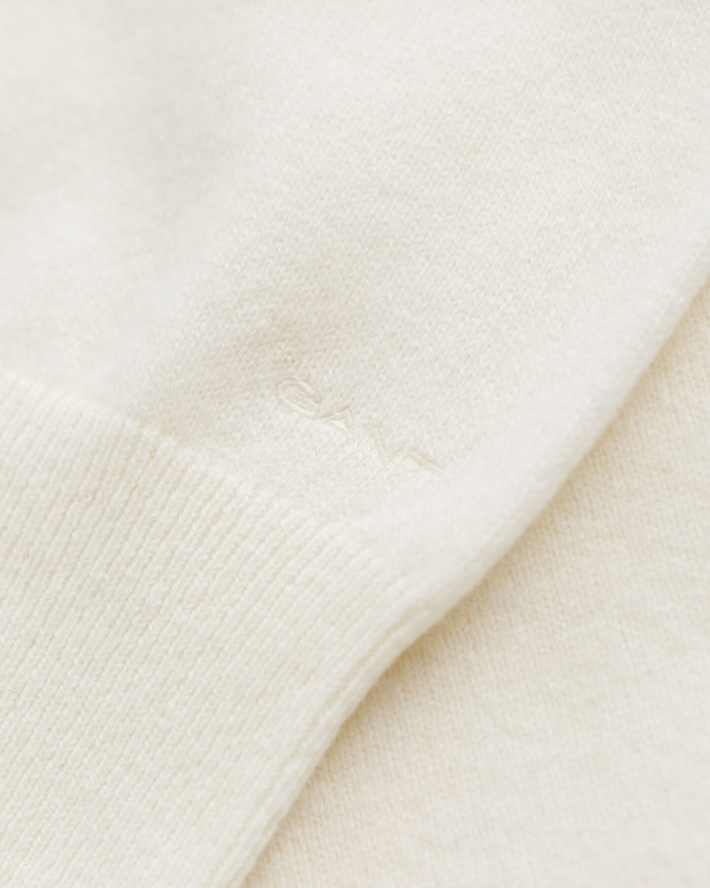 Rundhalsad tröja i superfin lammull