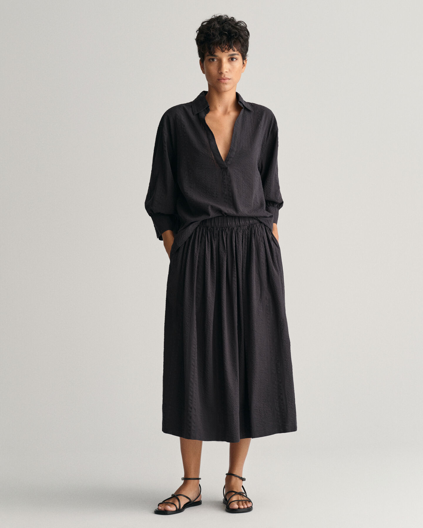 Randig dra-på-kjol i bäckebölja