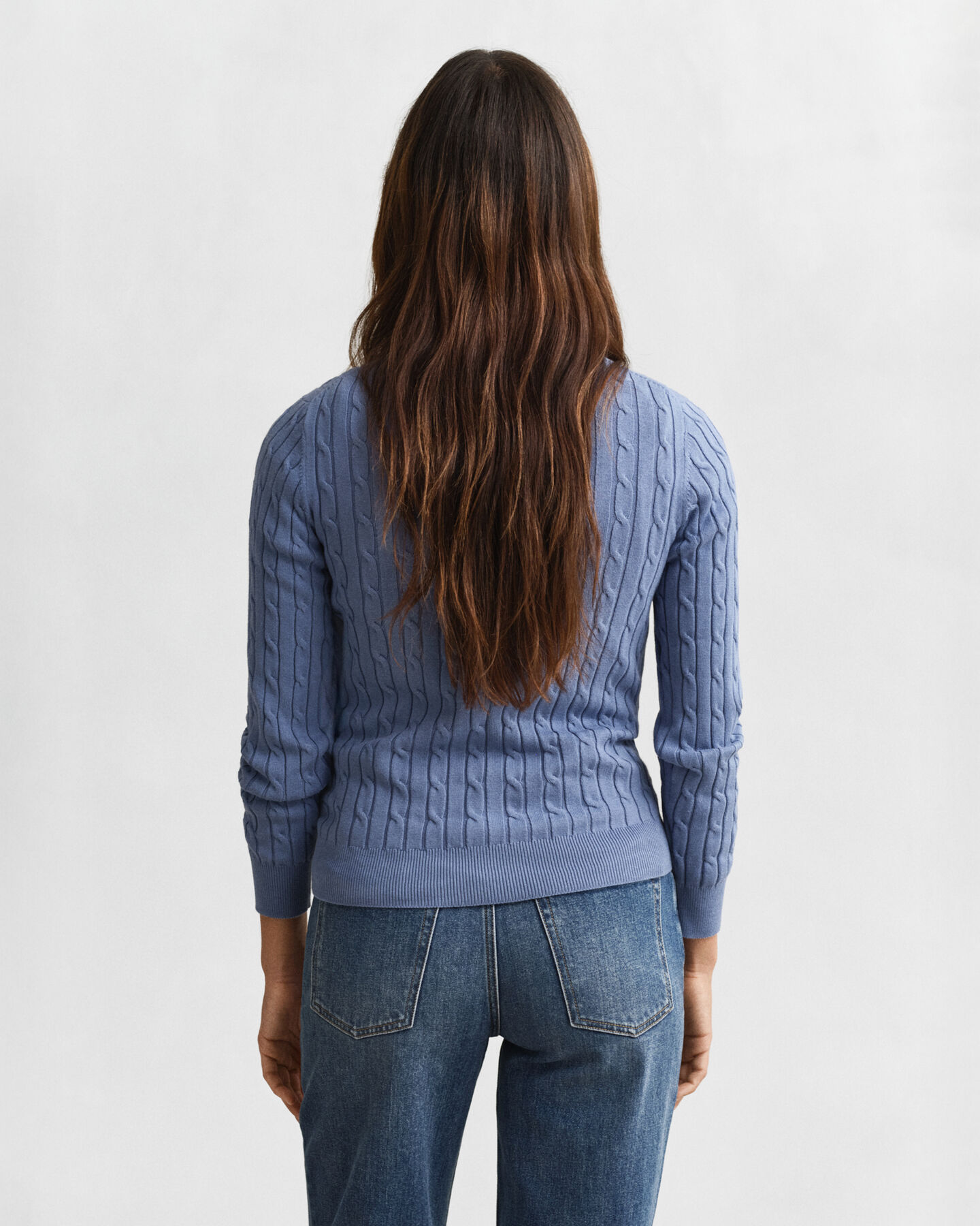 Kabelstickad tröja i bomullsstretch med rund hals