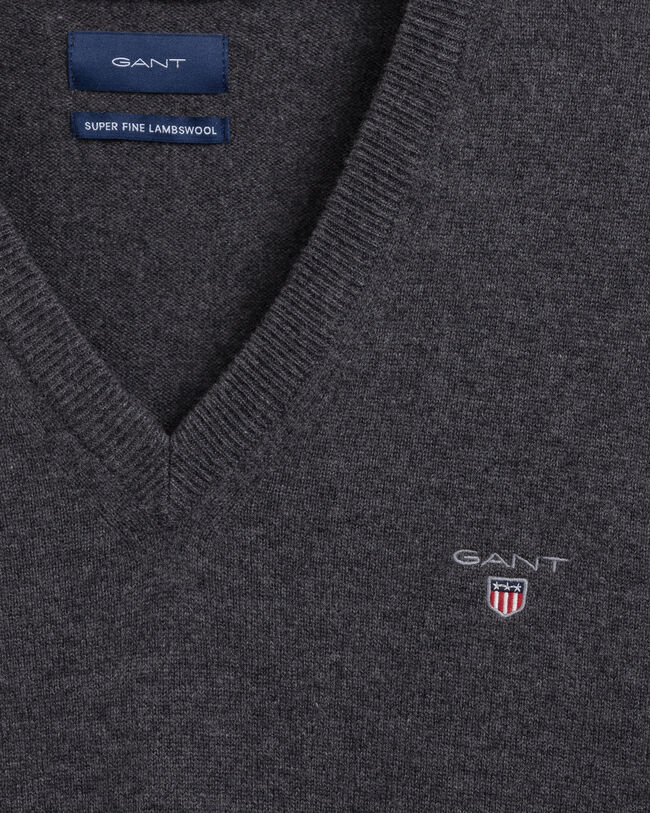 V-ringad tr&ouml;ja i superfin lammull