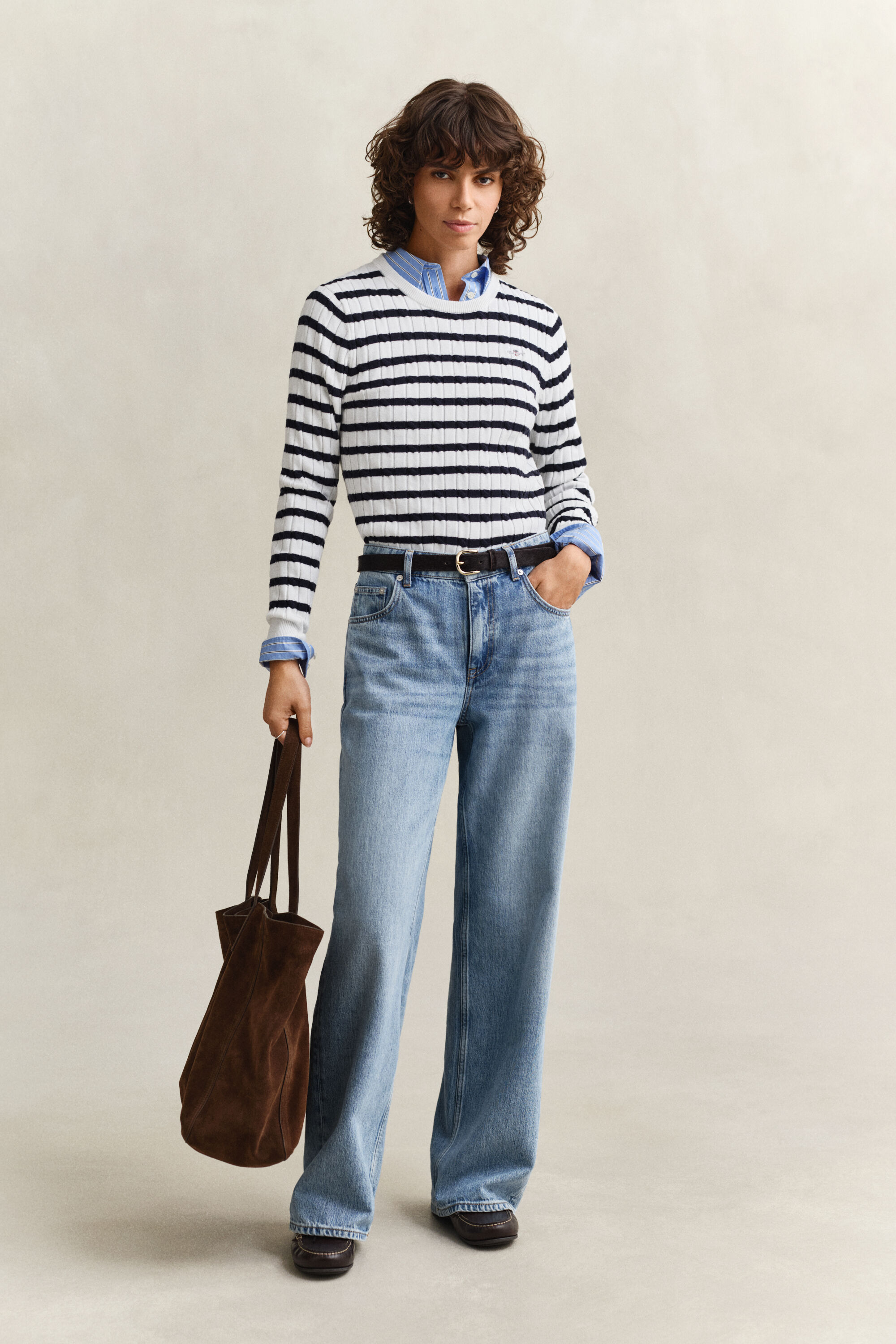 Randig kabelstickad tröja med rund halsringning