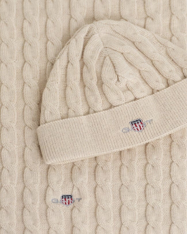 Gåvoset med babyfilt och mössa