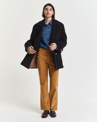 Jeans i manchester med utställda ben