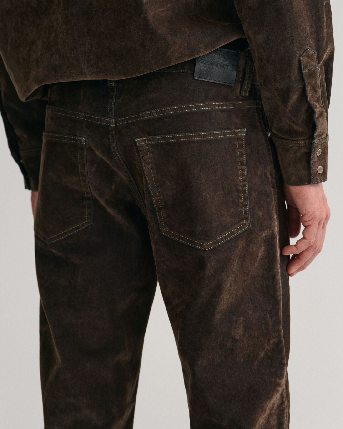 Relaxed fit jeans i flockad velour