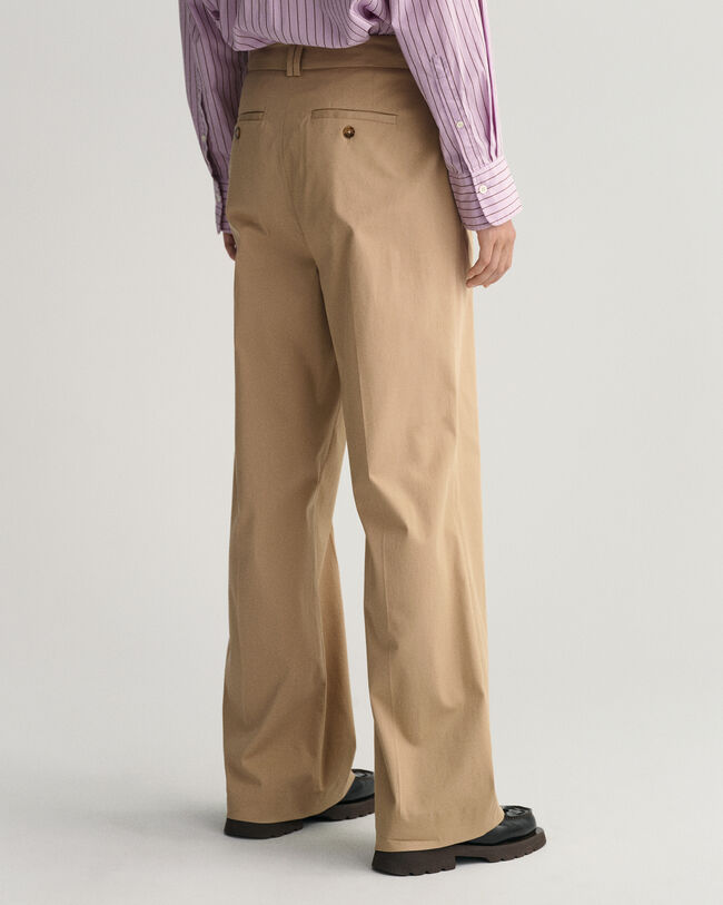 Relaxed fit chinos med h&ouml;g midja
