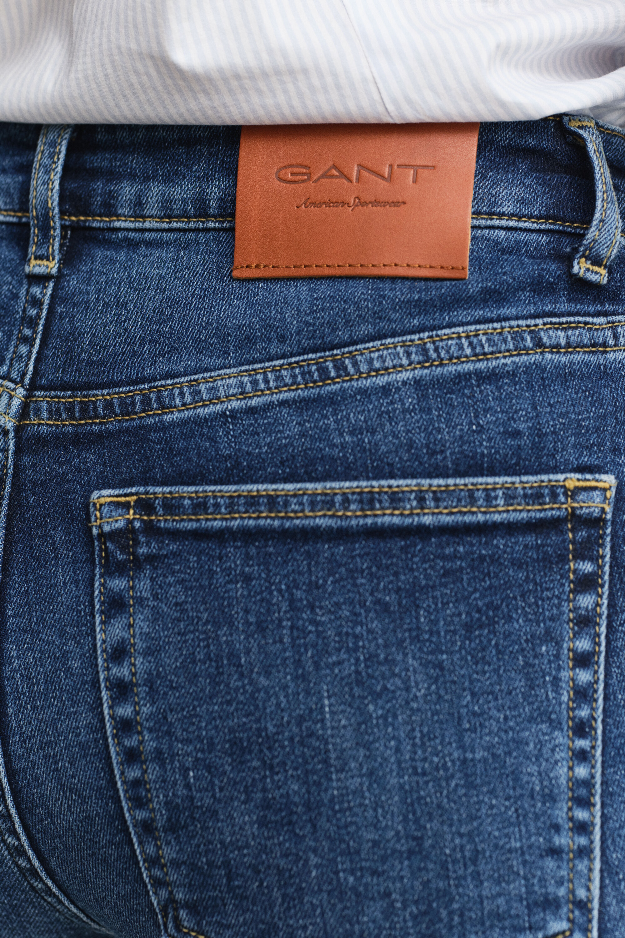 Slim utställda stretchjeans