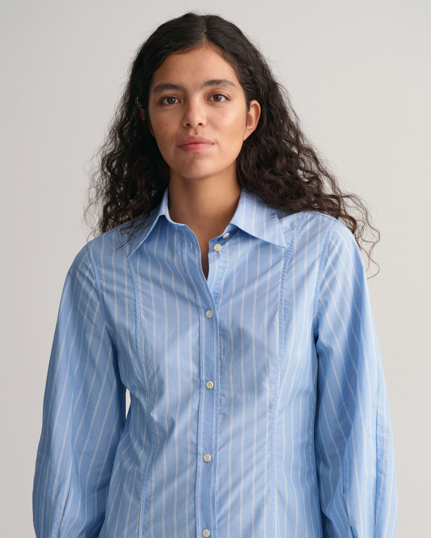 Randig mellanl&aring;ng skjortkl&auml;nning