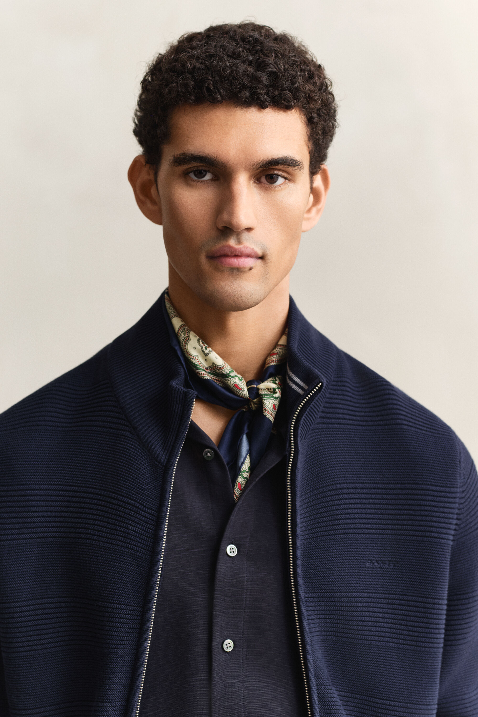 Bomullscardigan med struktur och dragkedja