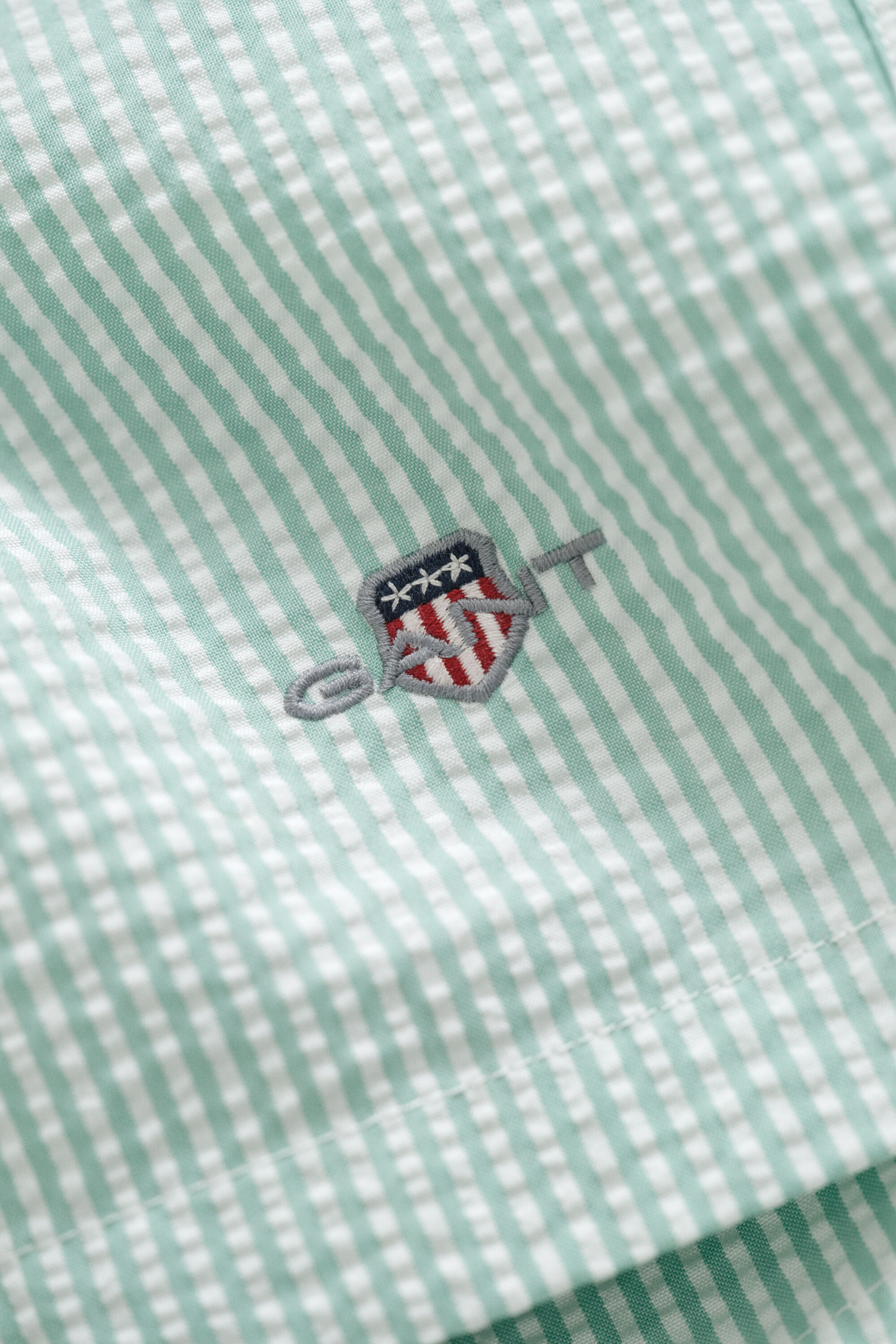 Randiga badshorts i bäckebölja