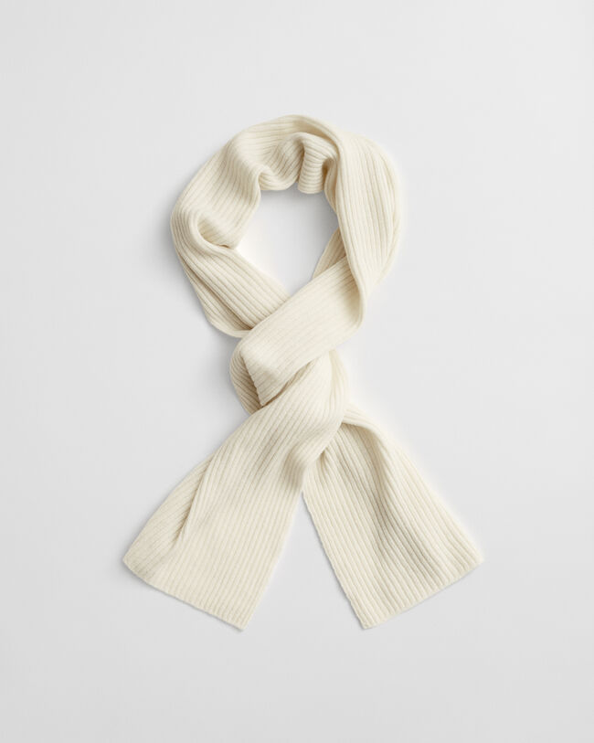 Gåvoset med mössa och halsduk med text