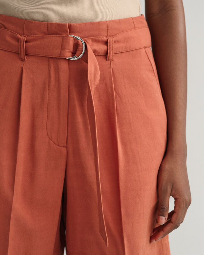 Relaxed fit shorts med b&auml;lte