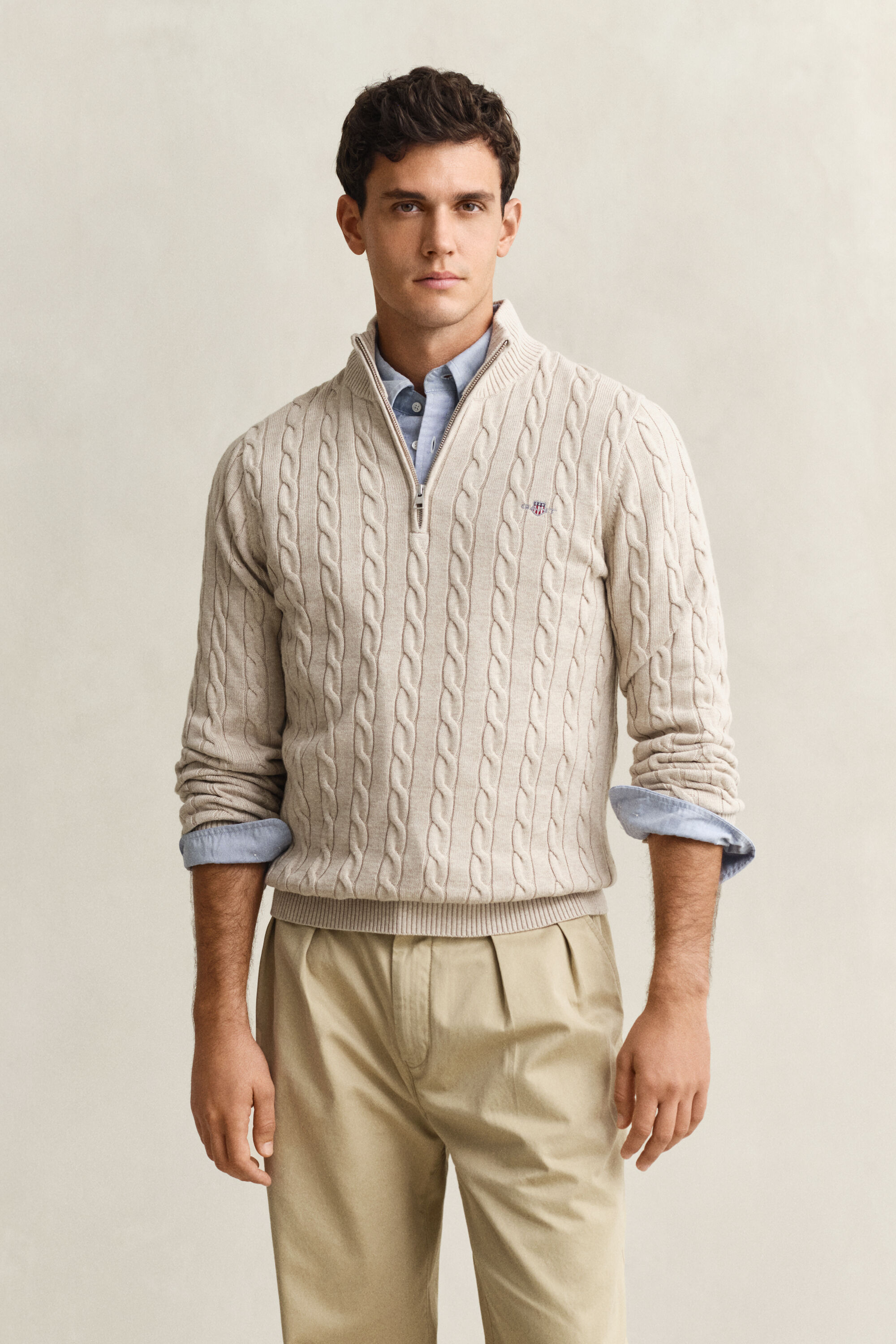 Kabelstickad bomullströja med dragkedja vid halsöppningen