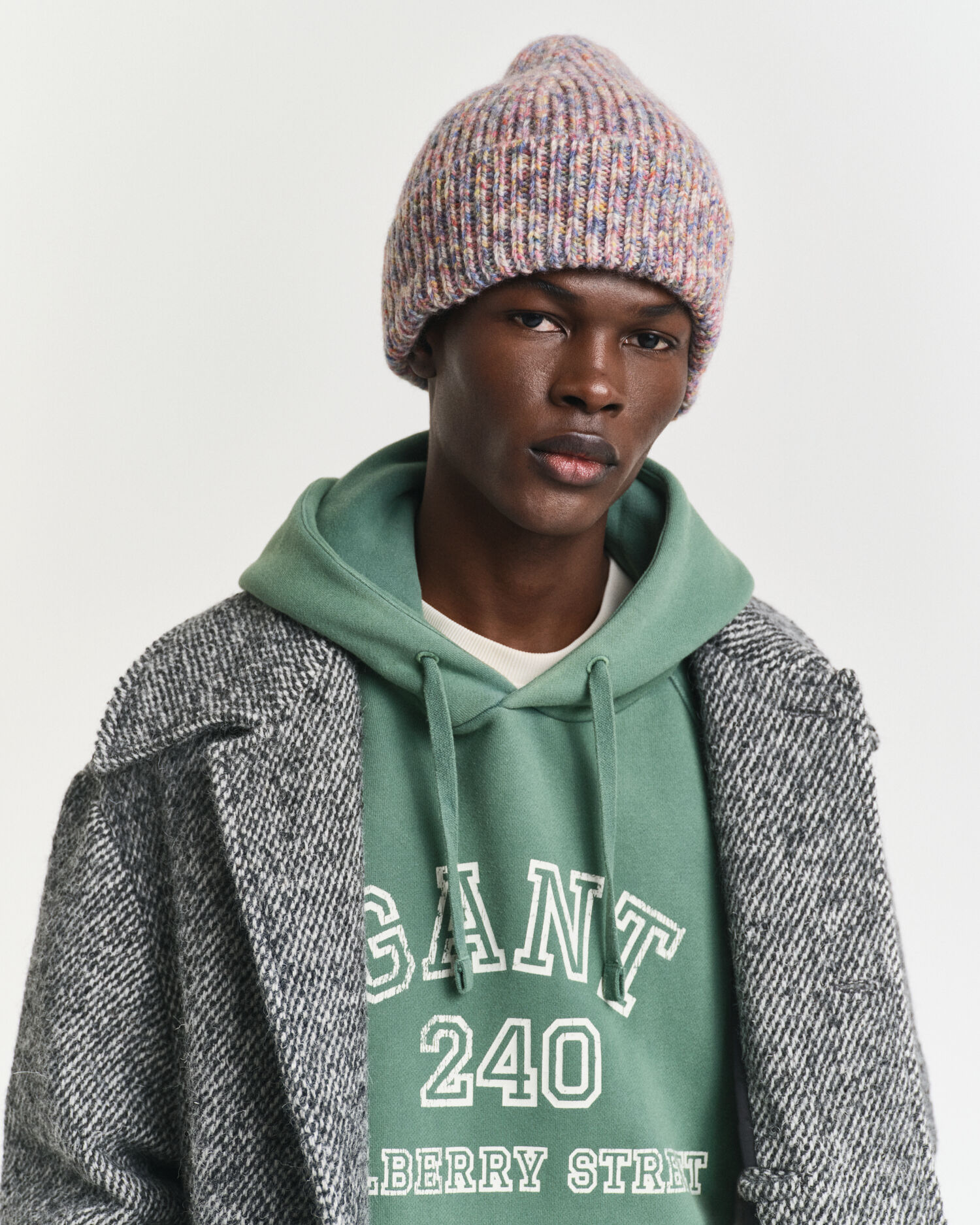 Ribbstickad flerfärgad mössa