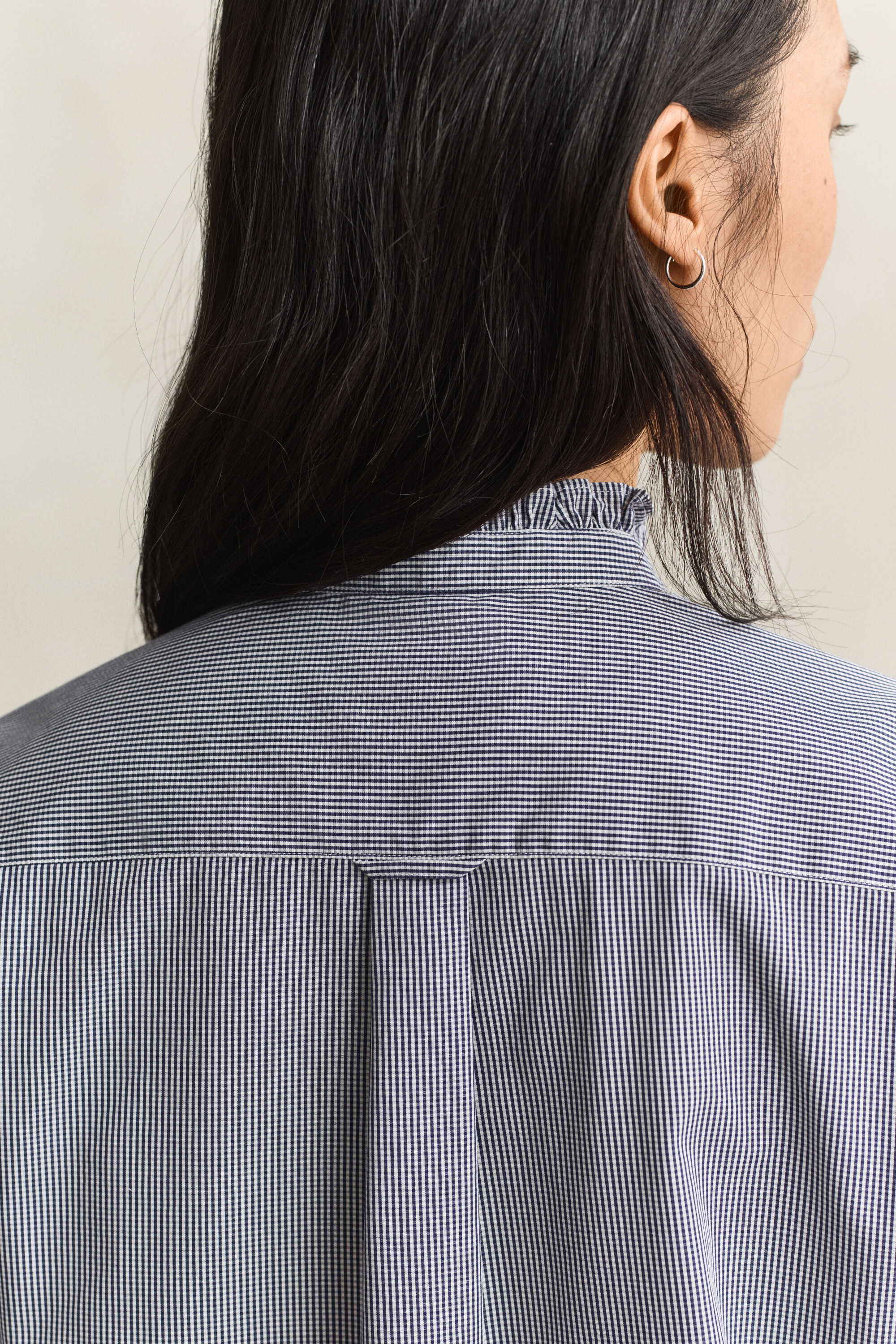 Blus med volangkrage