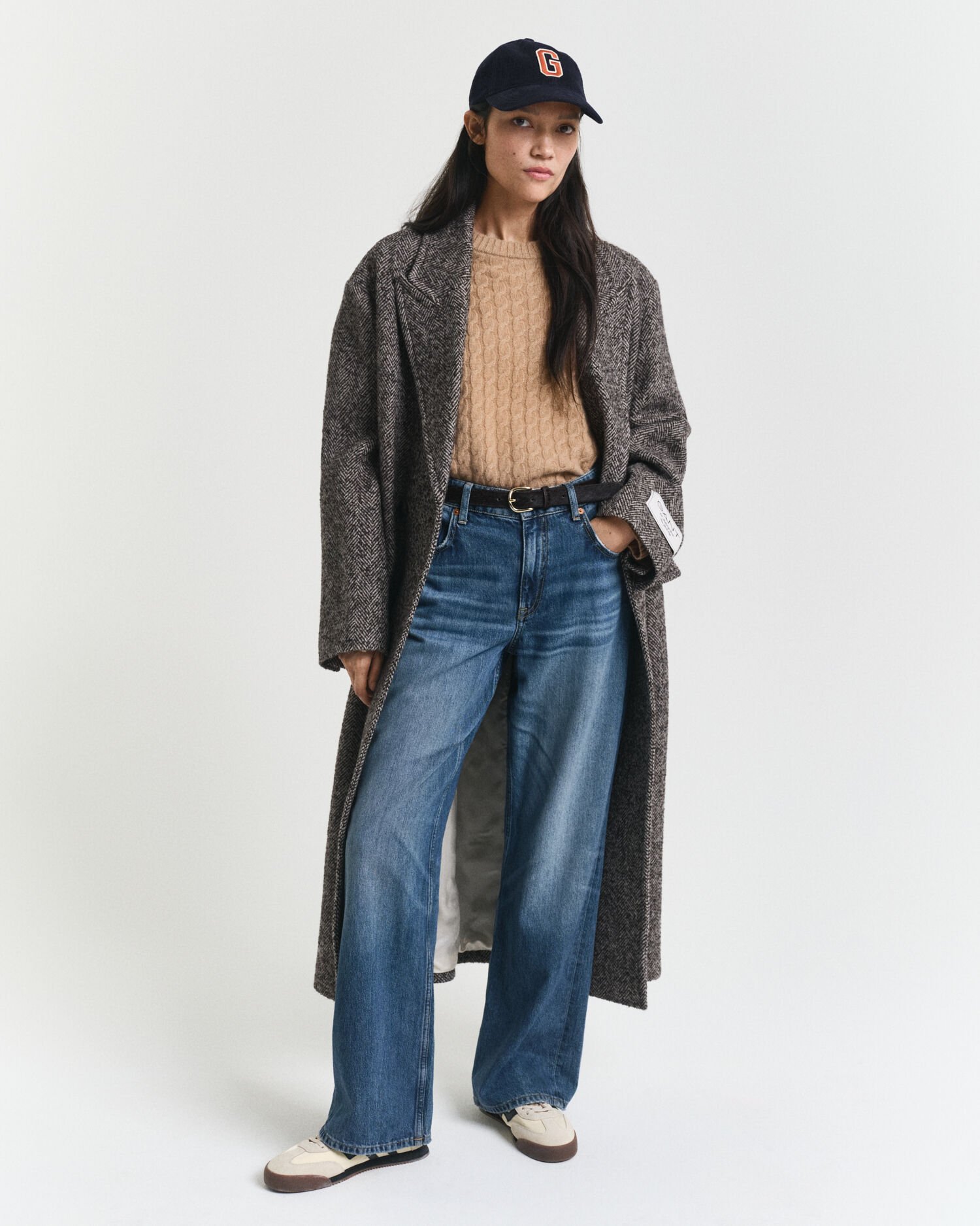 Kabelstickad tröja i kashmir med rund halsringning