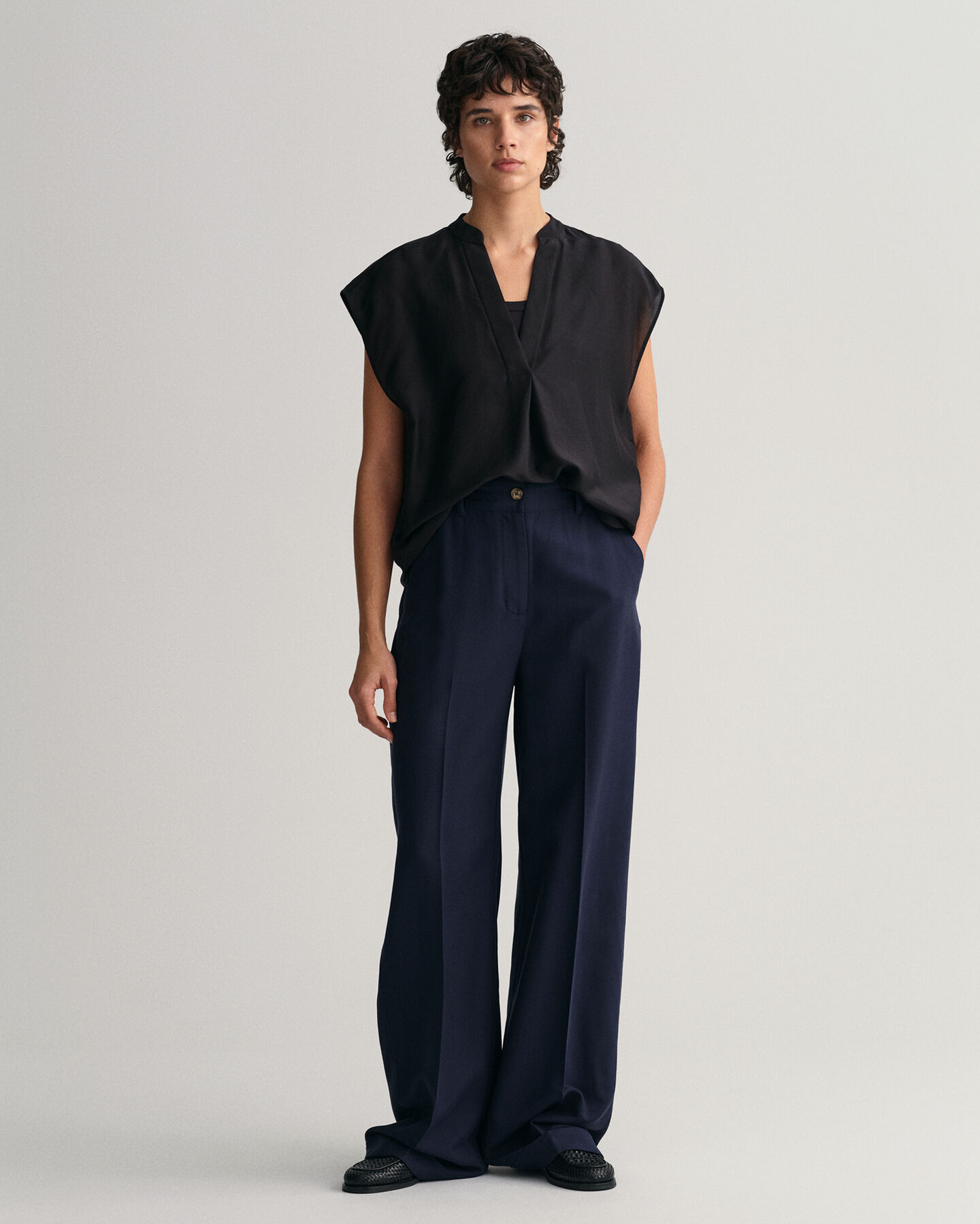 &Auml;rml&ouml;s blus med st&aring;krage