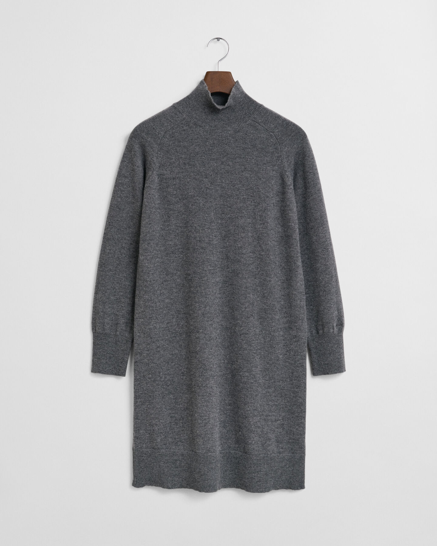 Stickad klänning i superfin lammull