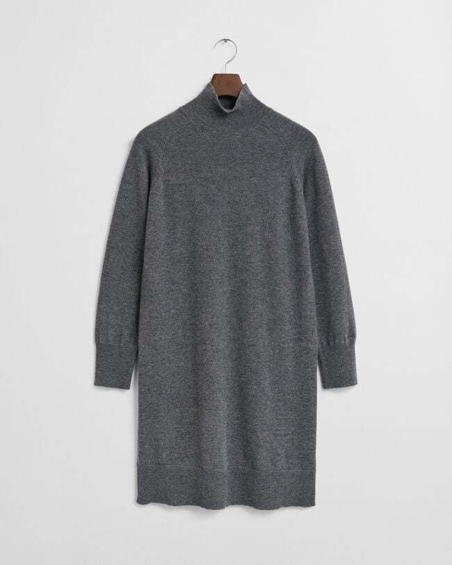 Stickad klänning i superfin lammull