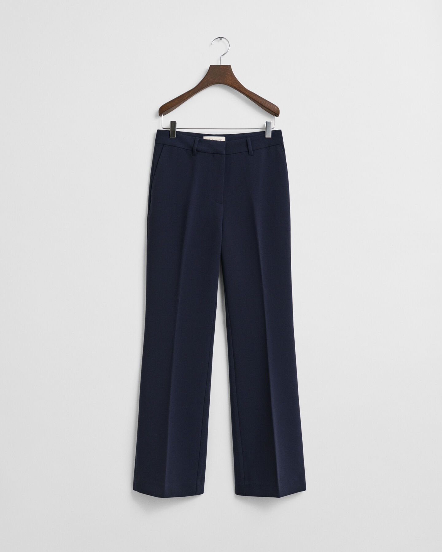 Slim fit slacks med utställda ben