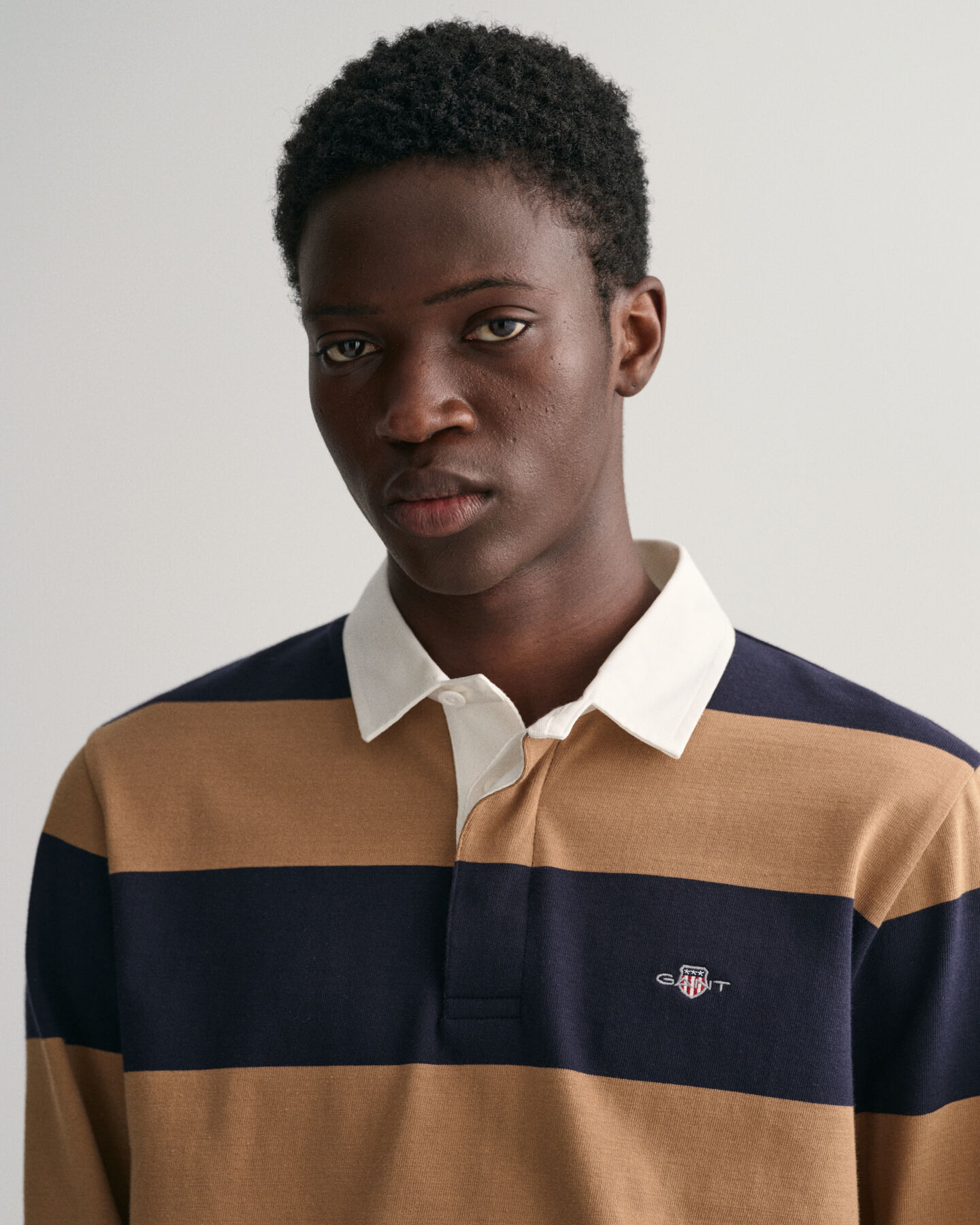 Heavy Rugger med sk&ouml;ld och breda r&auml;nder