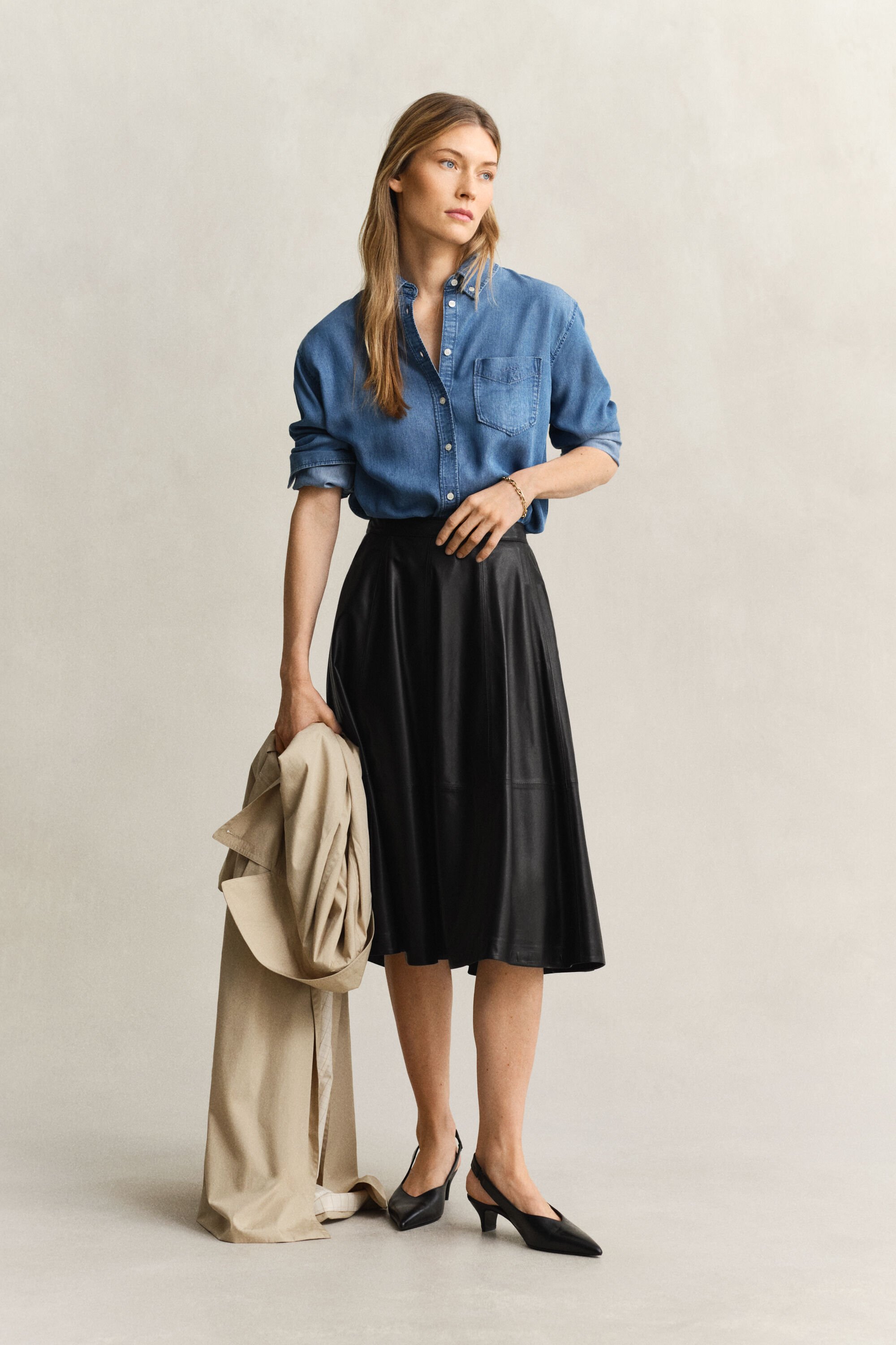 Utställd läderkjol