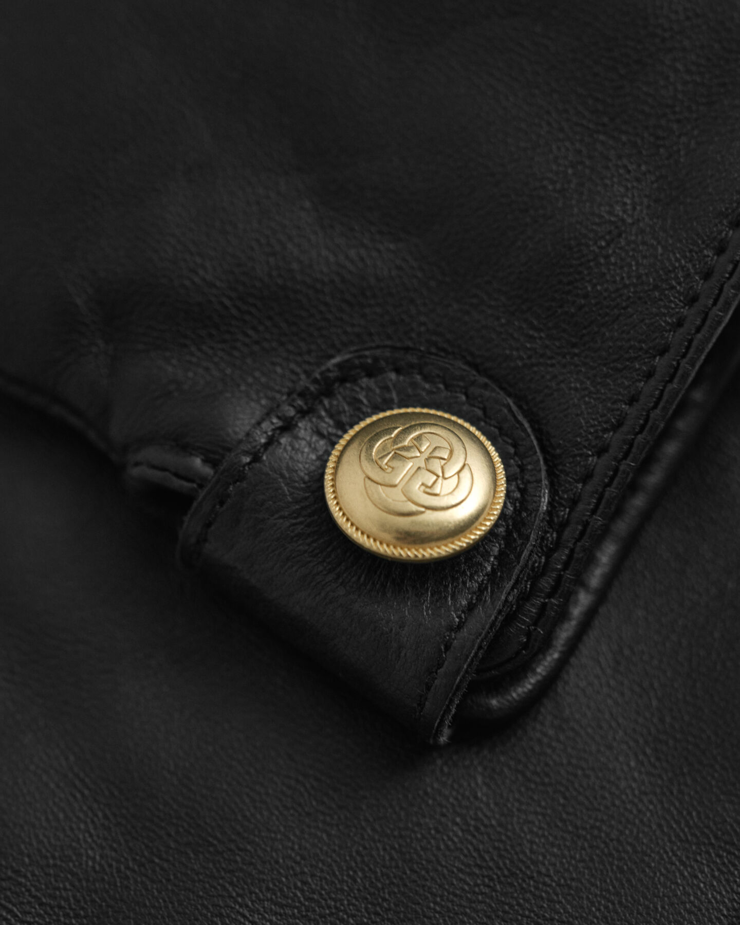 Läderhandskar med knäppning