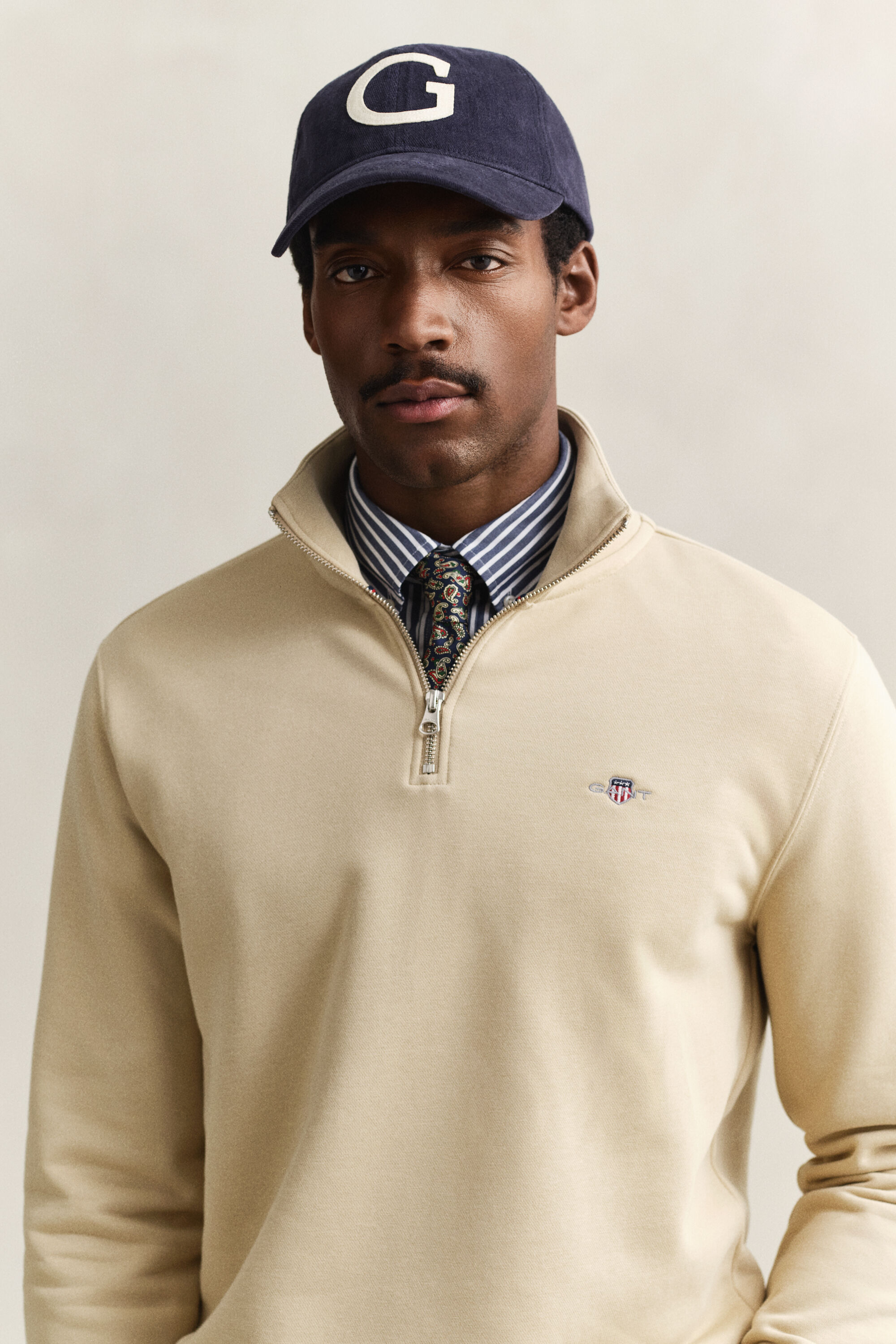 Shield sweatshirt med dragkedja vid halsöppningen