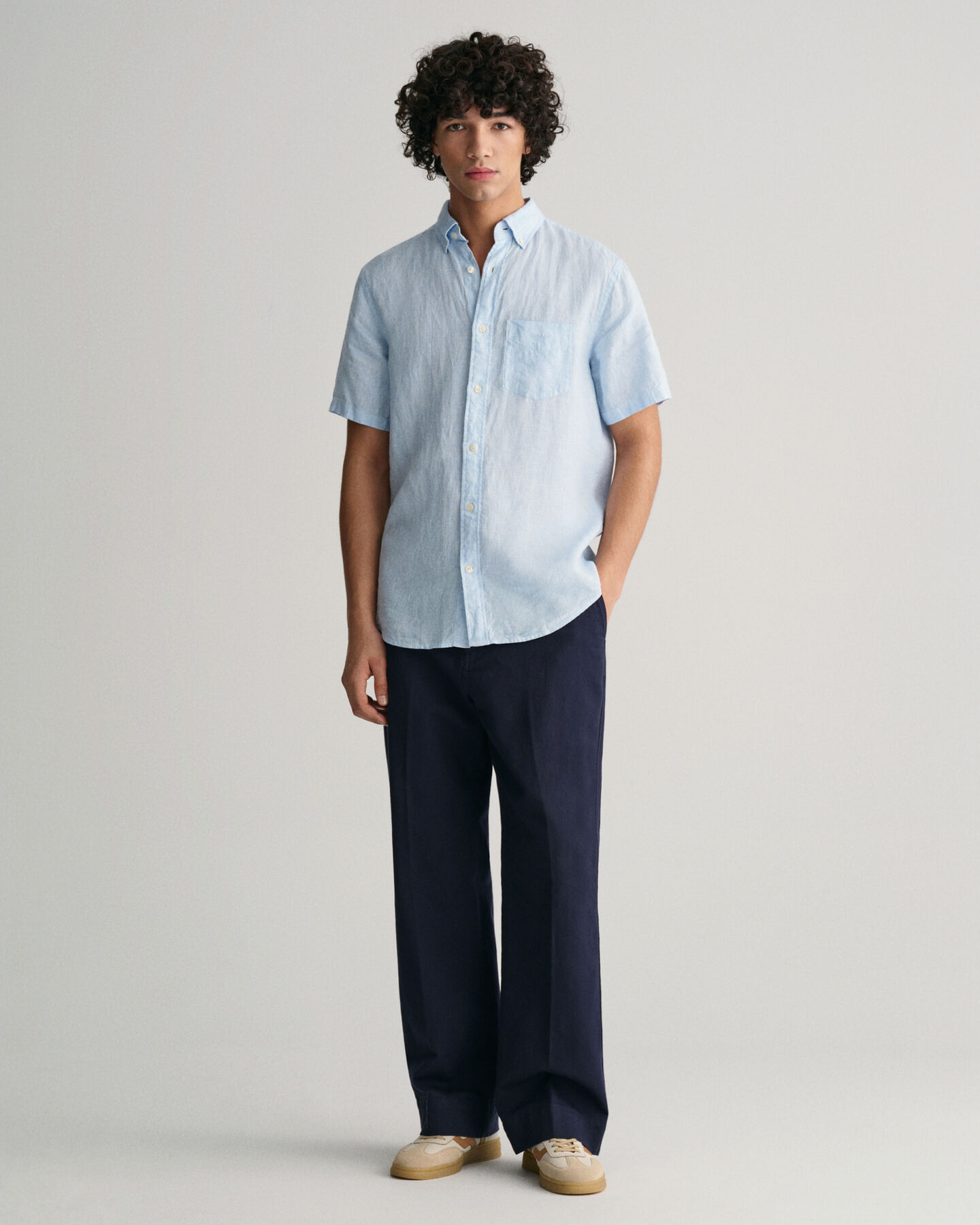 Regular fit kort&auml;rmad hundtandsm&ouml;nstrad linneskjorta