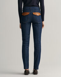 Slim fit jeans med skinndetaljer