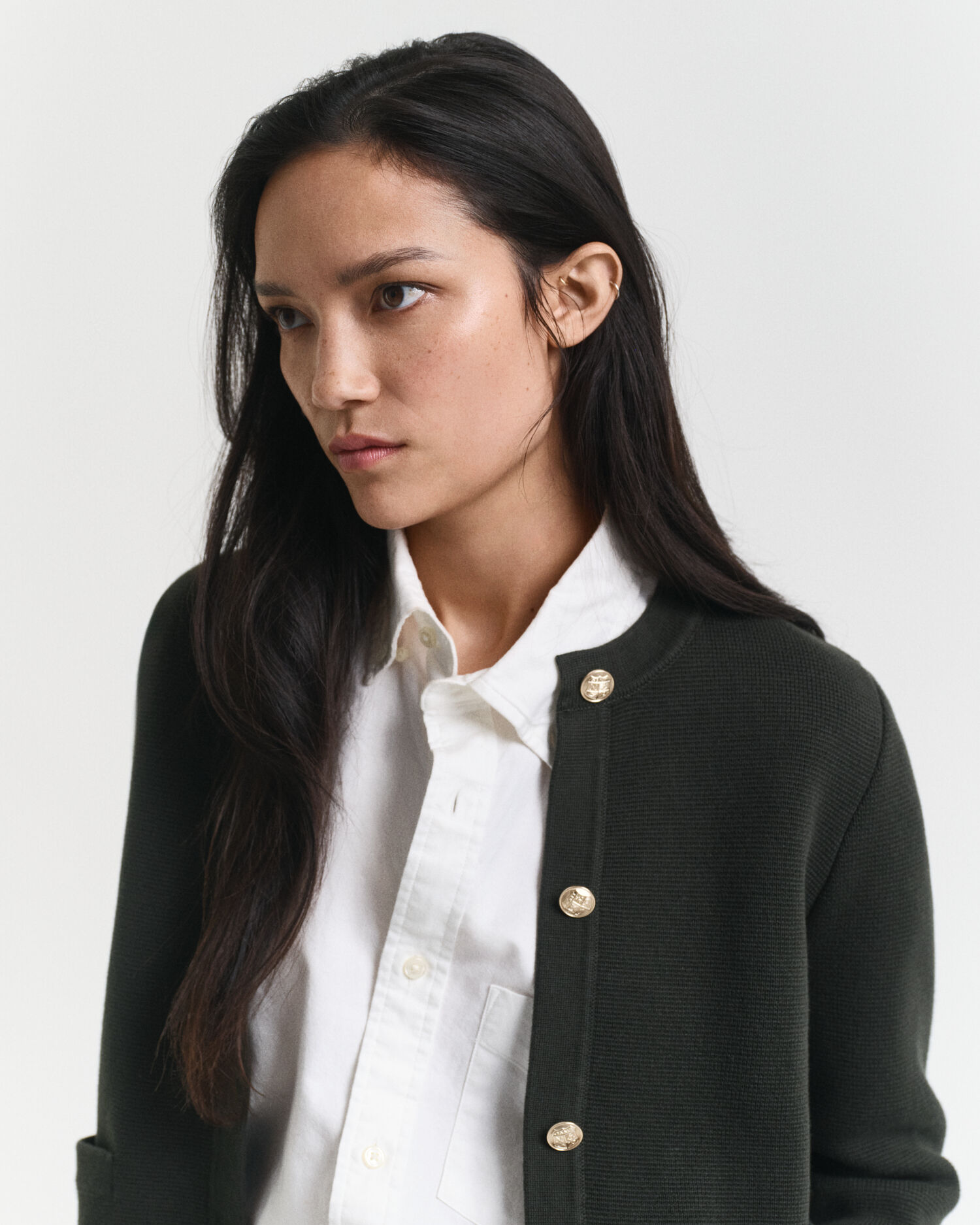 Kontrastfärgad stickad kofta