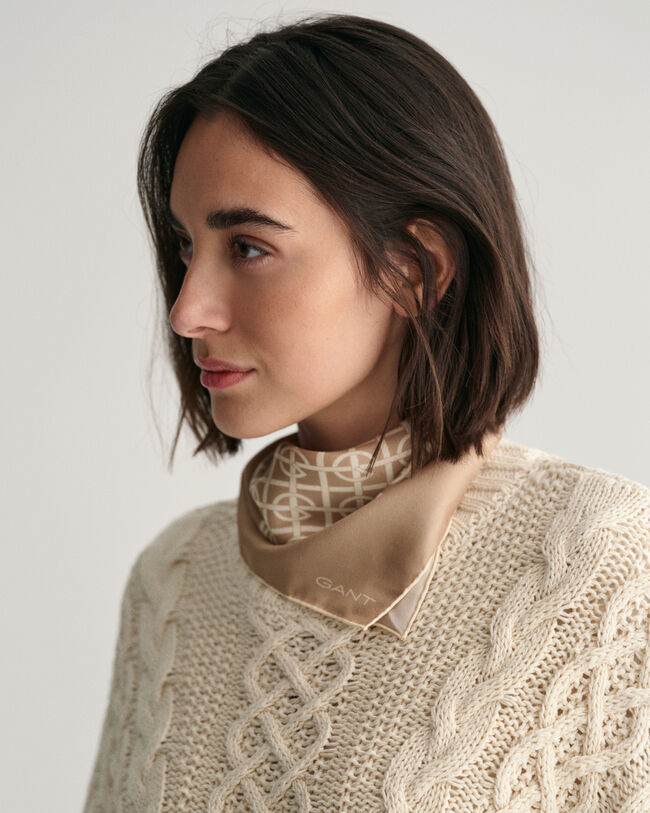 G-mönstrad sidensjal