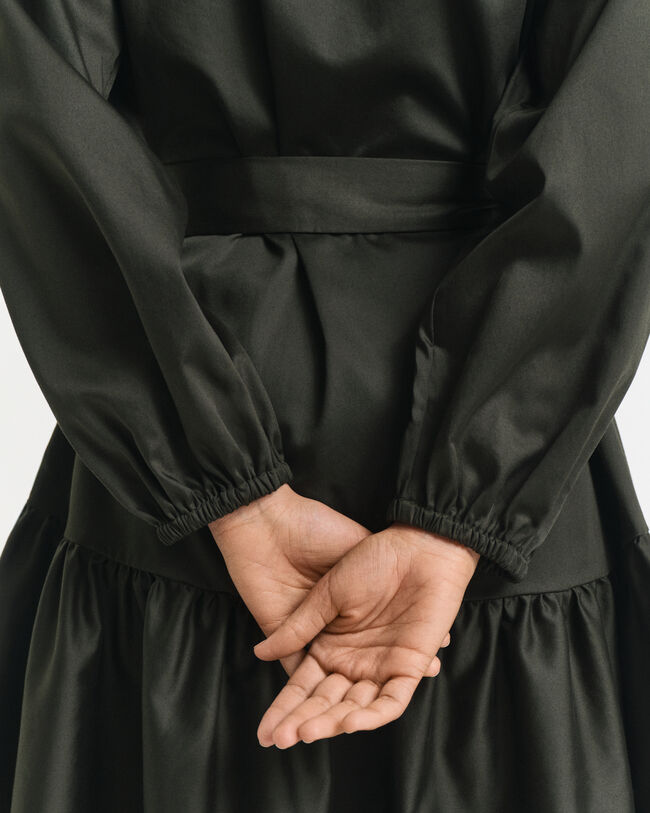 Långärmad klänning i bomullssatin