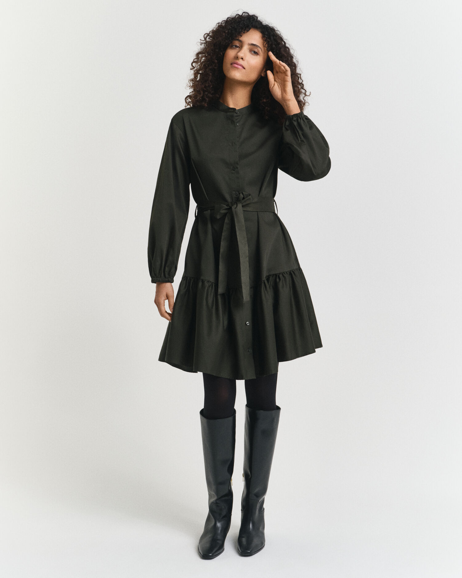 Långärmad klänning i bomullssatin