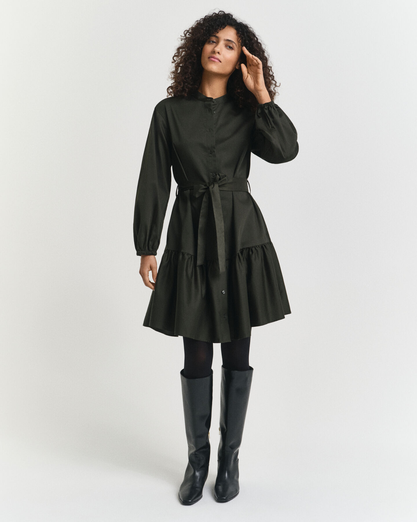 Långärmad klänning i bomullssatin